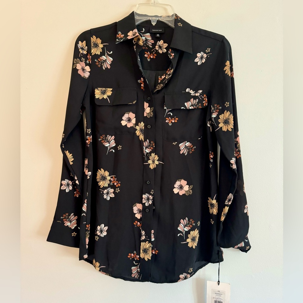 NWT WhoWhatWear Floral Black Women's button down top size XS